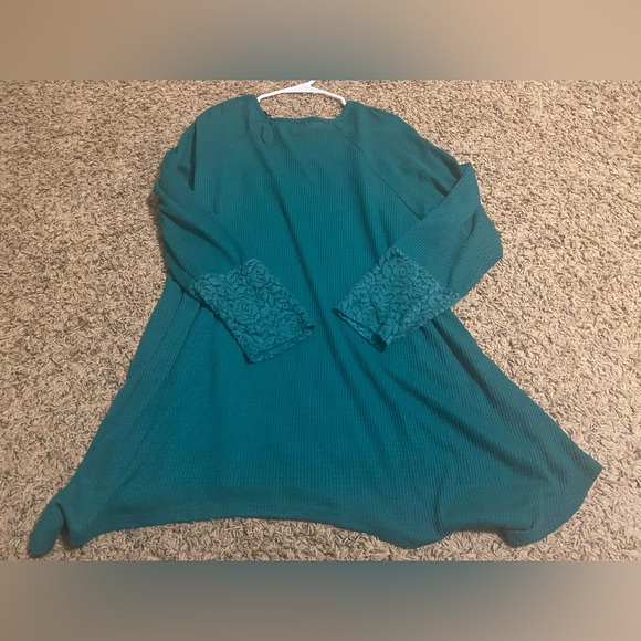 Women’s Symmetry Thermal Blouse. - Picture 5 of 8